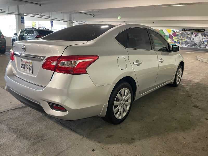 Nissan Sentra Image 8