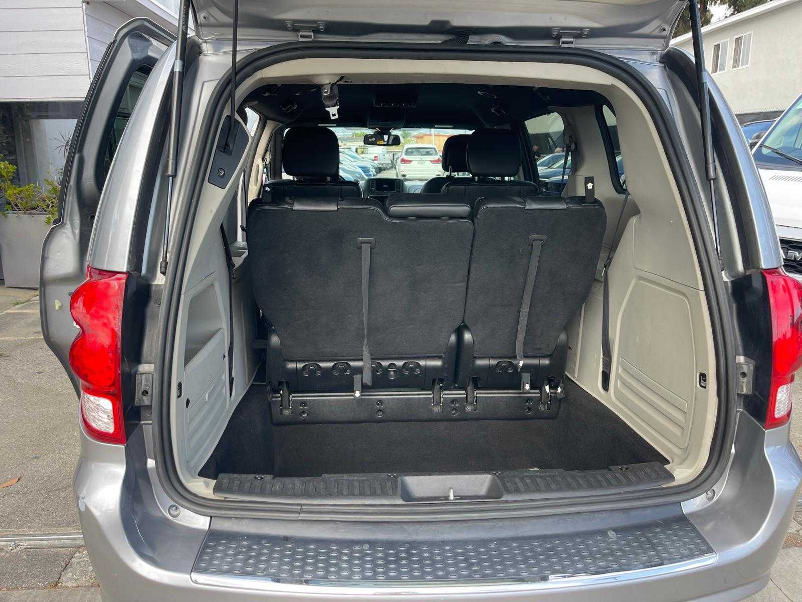 Dodge Grand Caravan Passenger Image 4