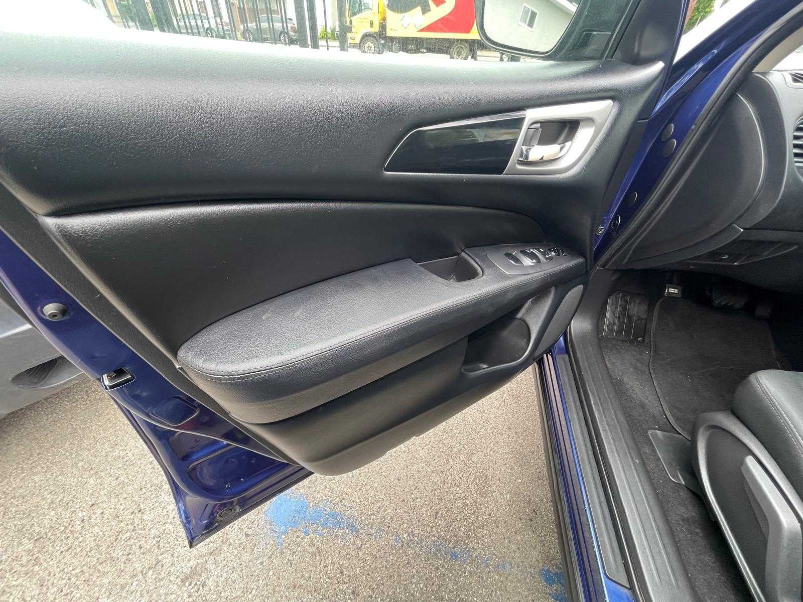 Nissan Pathfinder Image 7