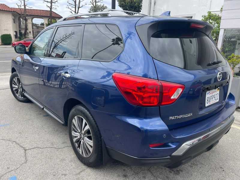Nissan Pathfinder Image 3