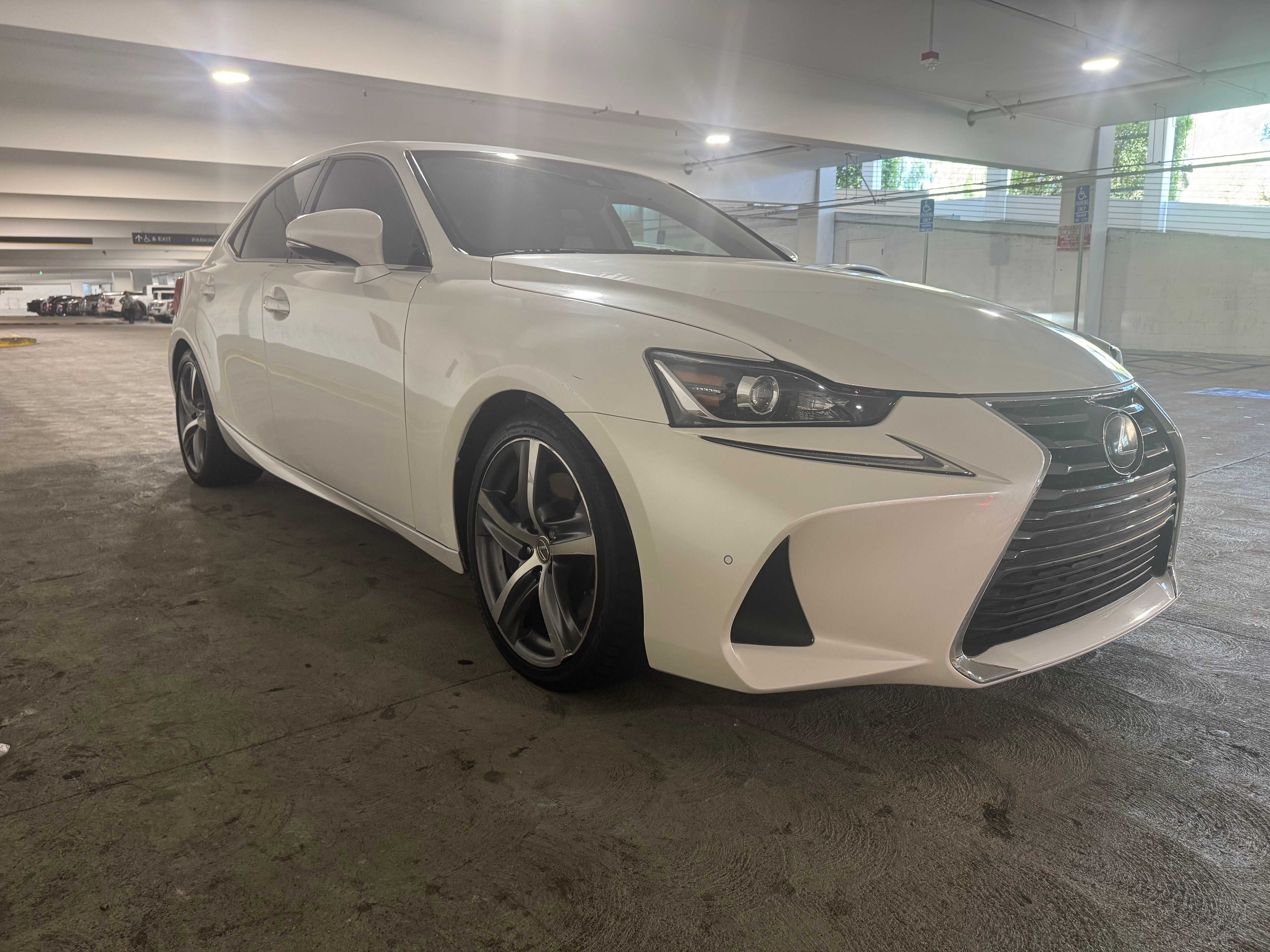 Lexus IS 200t Image 5