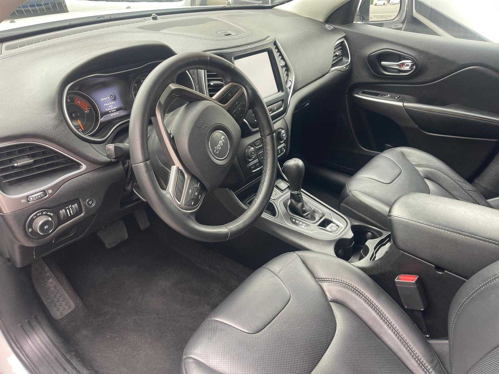 Jeep Cherokee Image 6