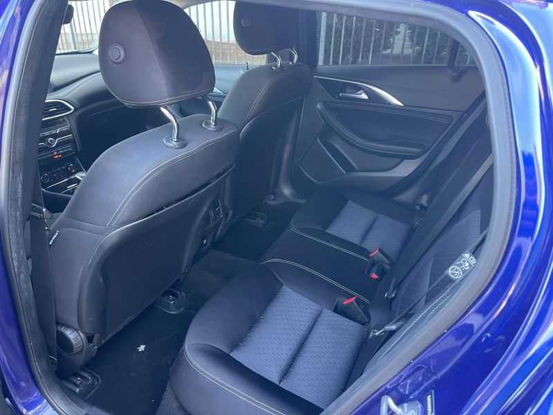 INFINITI QX30 Image 7