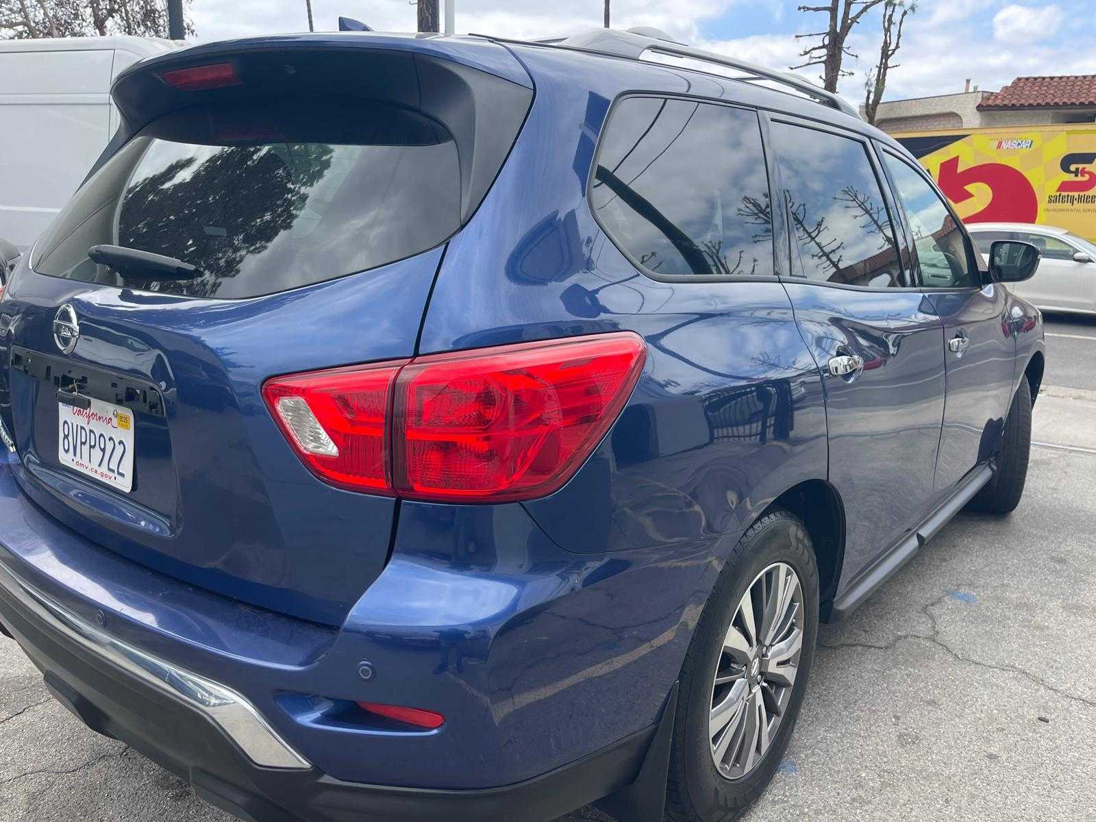Nissan Pathfinder Image 4