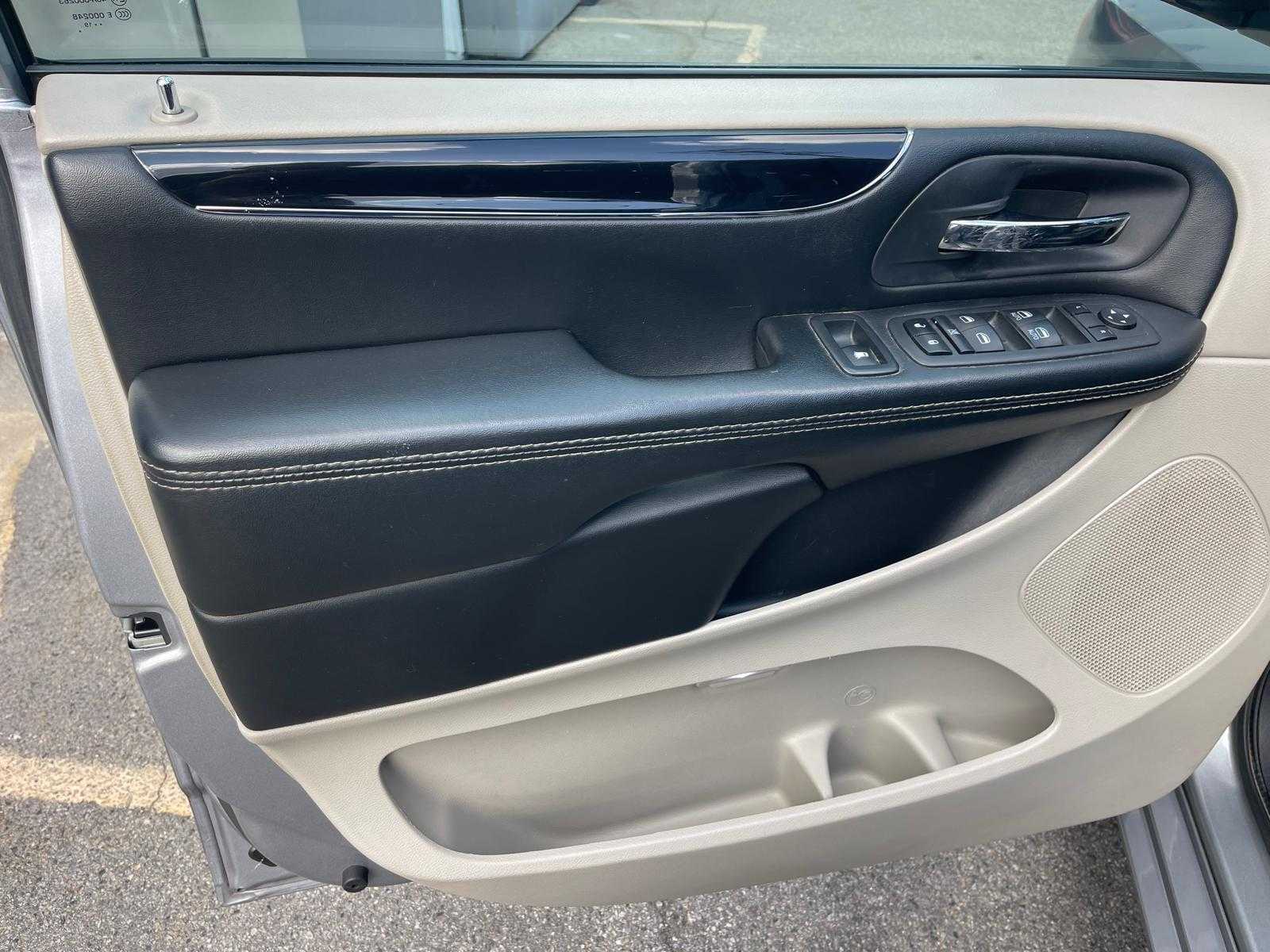 Dodge Grand Caravan Passenger Image 9