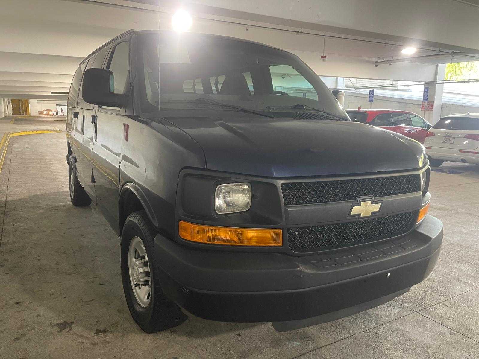 Chevrolet Express Image 5