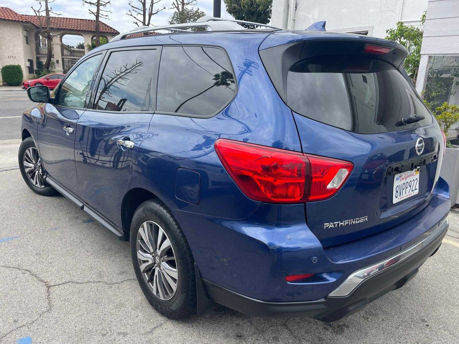 Nissan Pathfinder Image 3