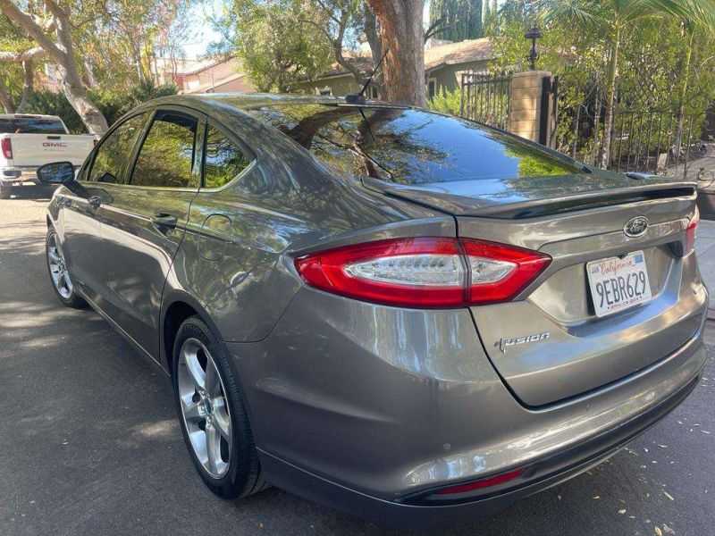 Ford Fusion Image 3