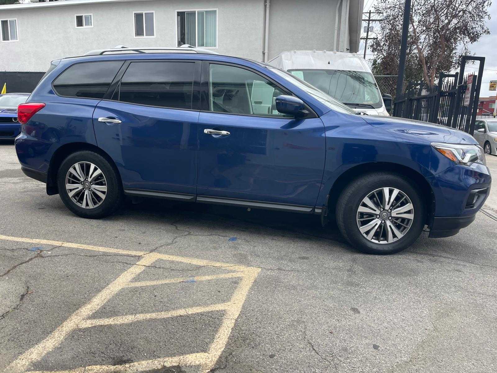 Nissan Pathfinder Image 5