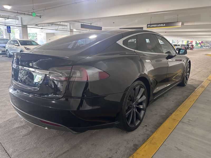 Tesla Model S Image 4