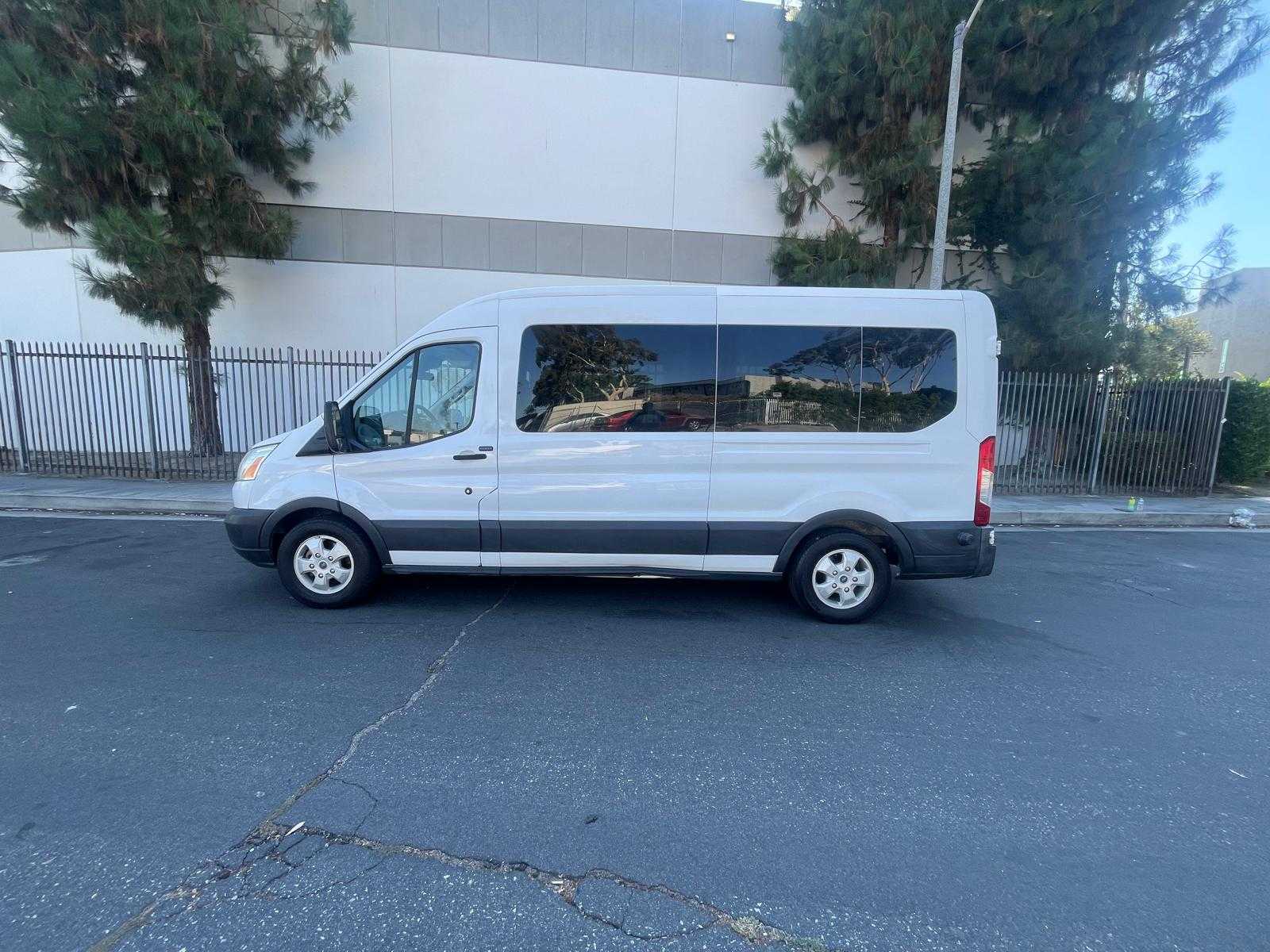 Ford Transit 350 Wagon Image 7