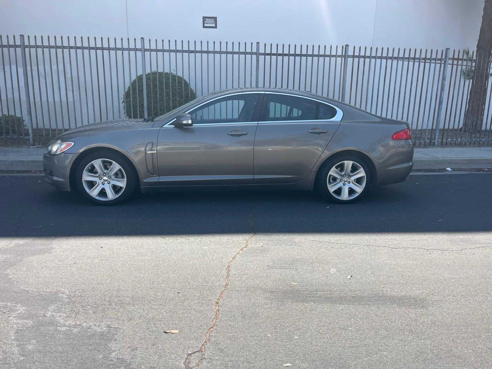 Jaguar XF Image 2
