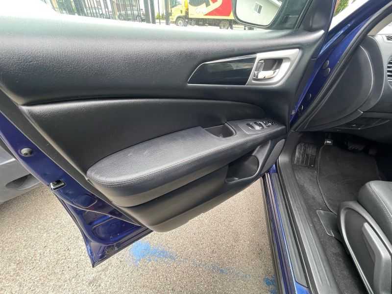 Nissan Pathfinder Image 7