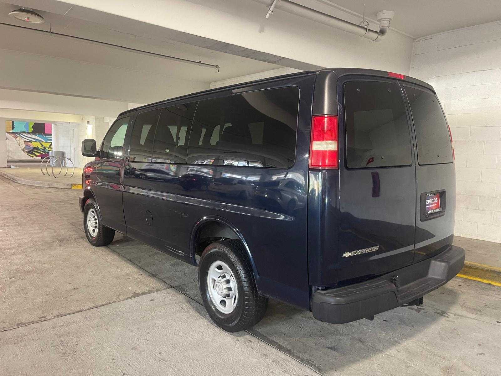 Chevrolet Express Image 3