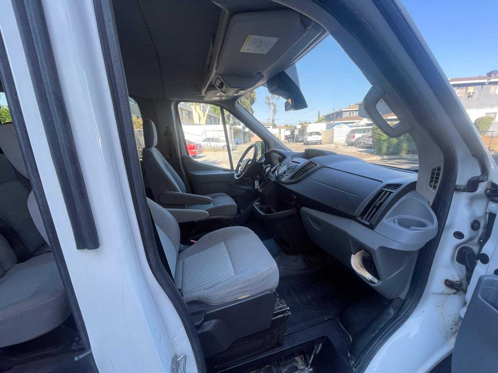 Ford Transit 350 Wagon Image 9