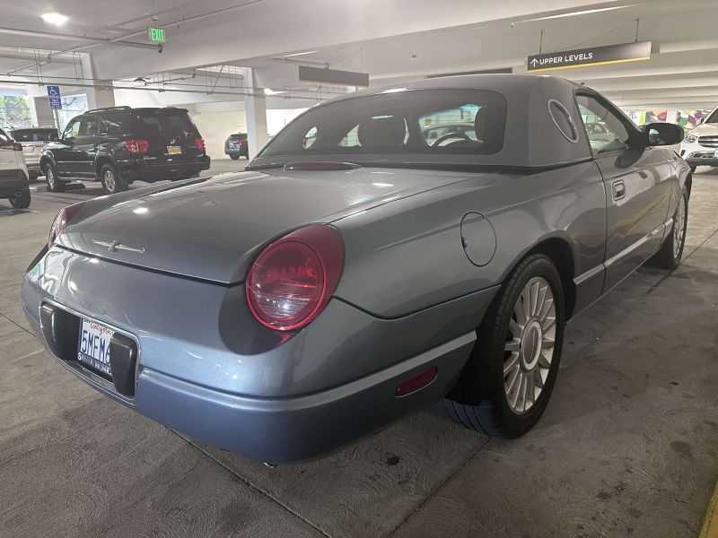 Ford Thunderbird Image 4