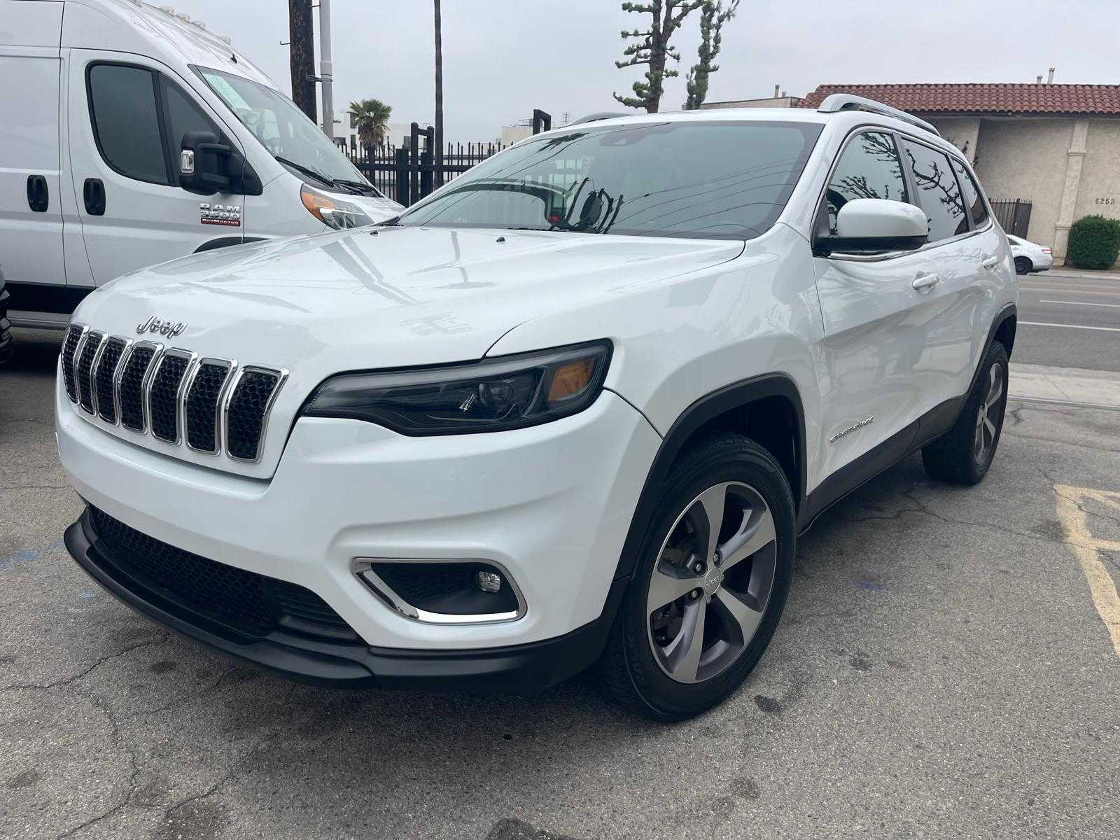 Jeep Cherokee Image 2