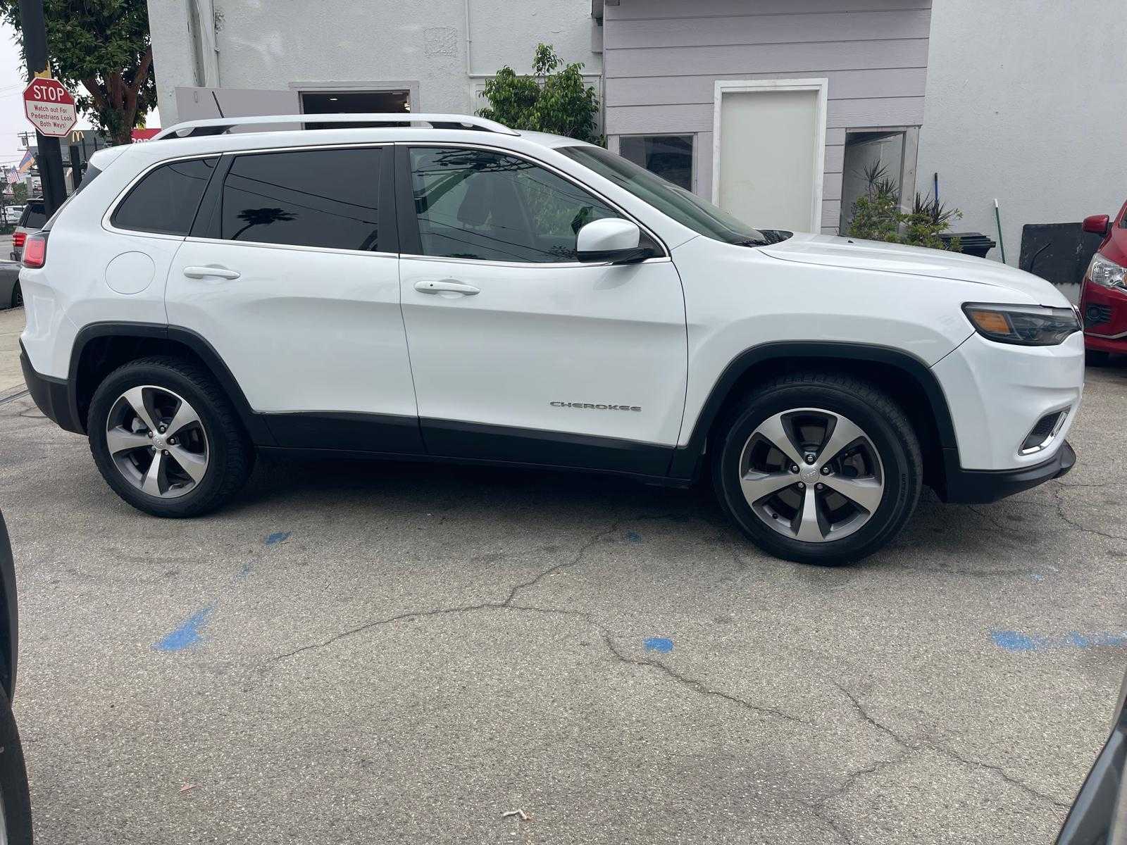Jeep Cherokee Image 7