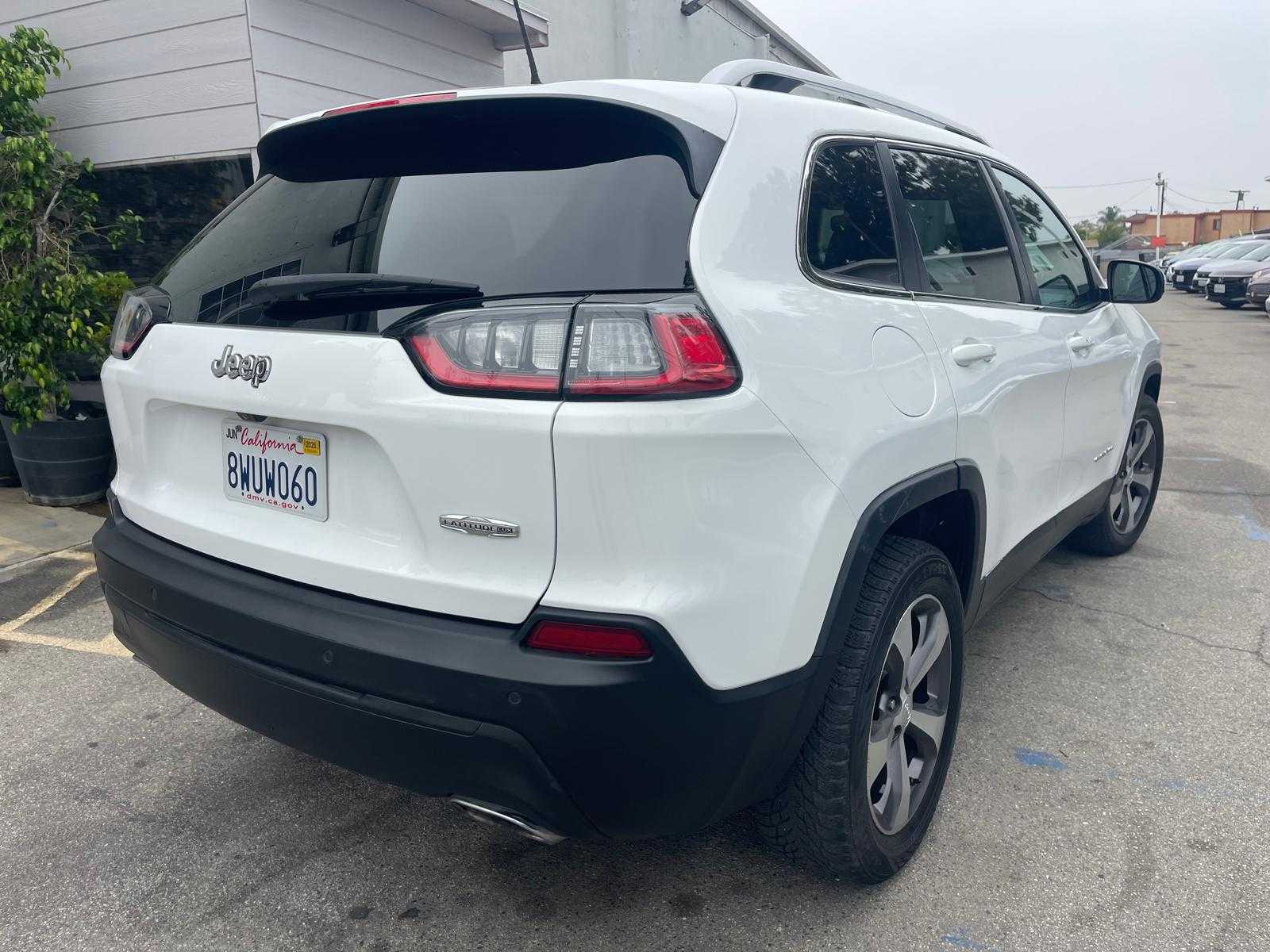 Jeep Cherokee Image 3