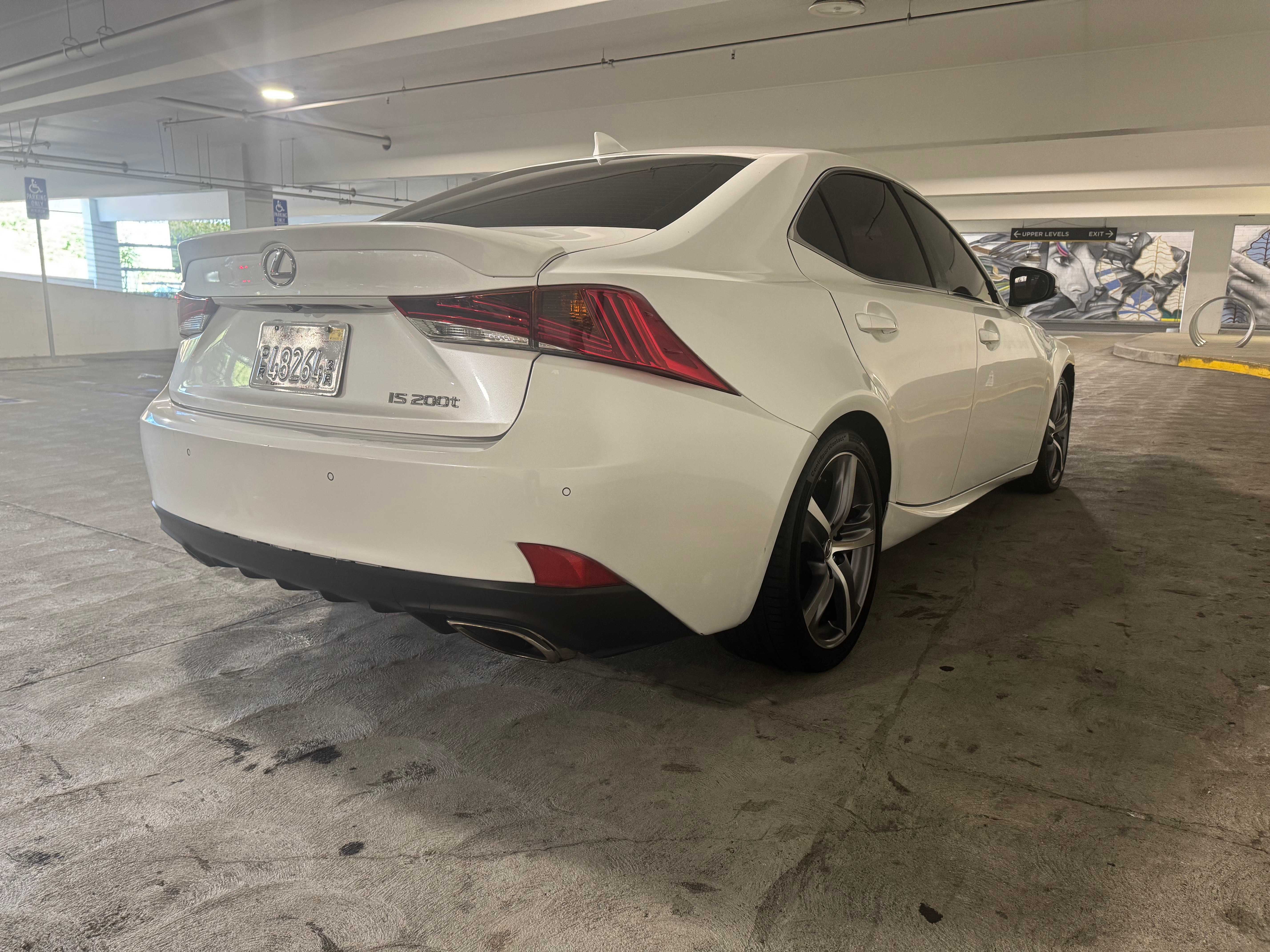 Lexus IS 200t Image 4