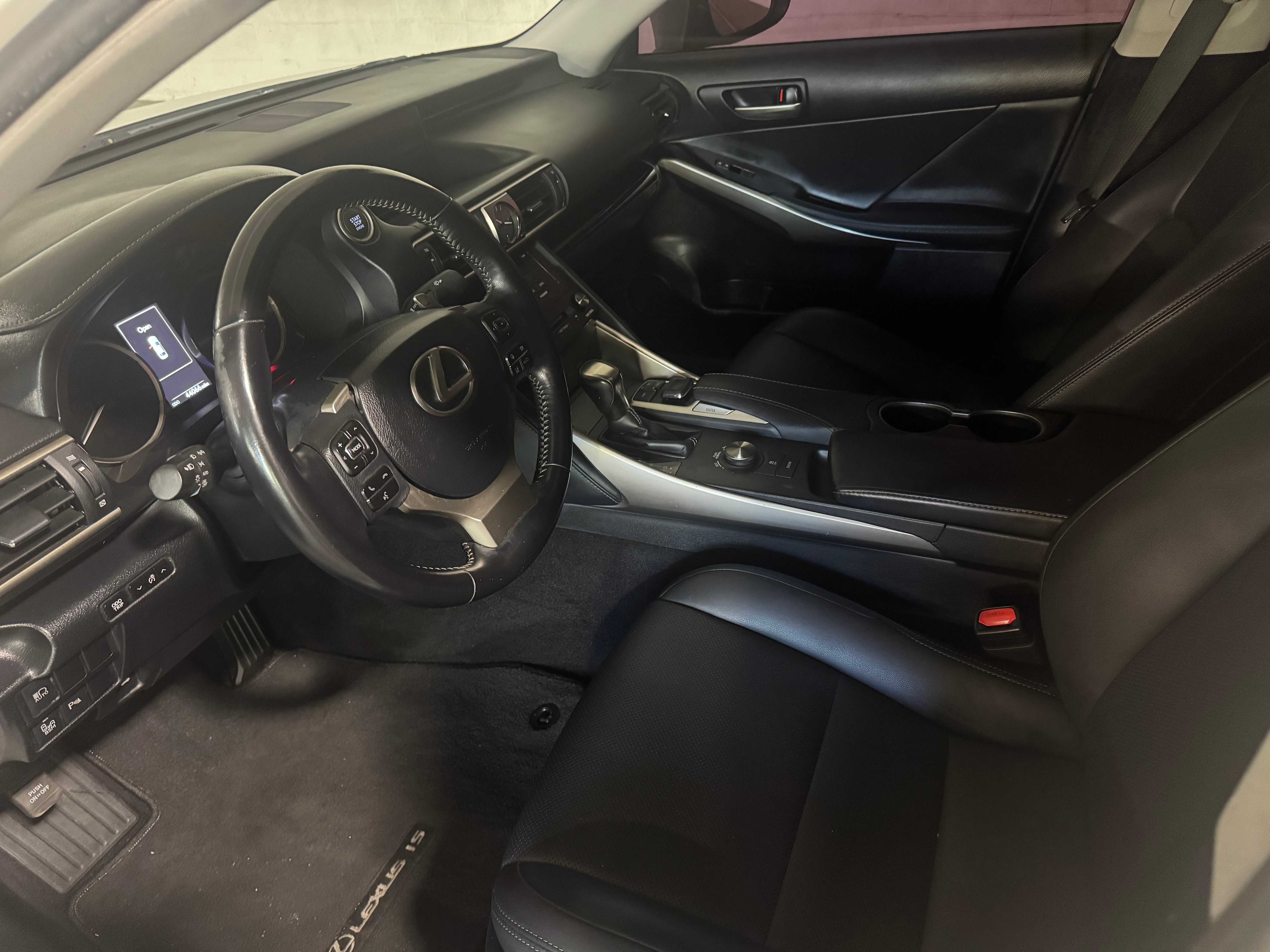 Lexus IS 200t Image 6