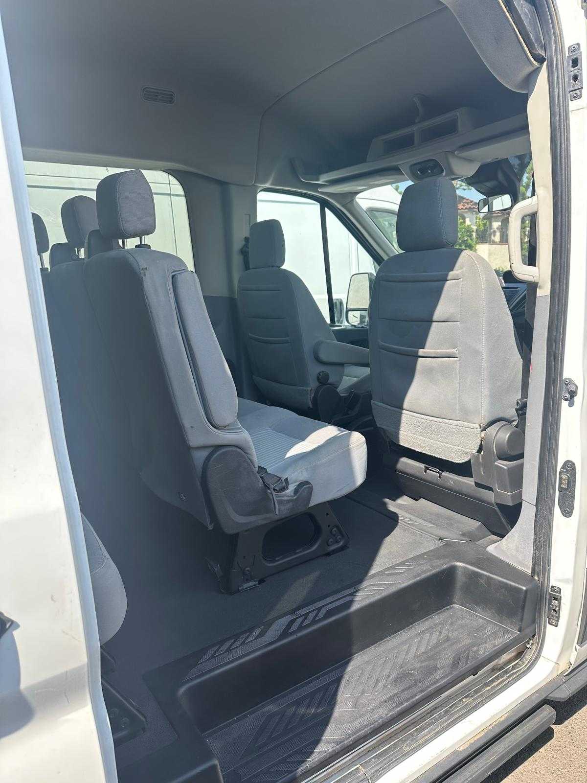 Ford Transit 350 Wagon Image 9