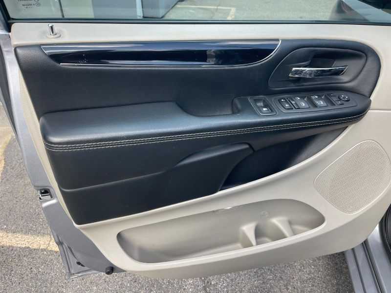 Dodge Grand Caravan Passenger Image 9