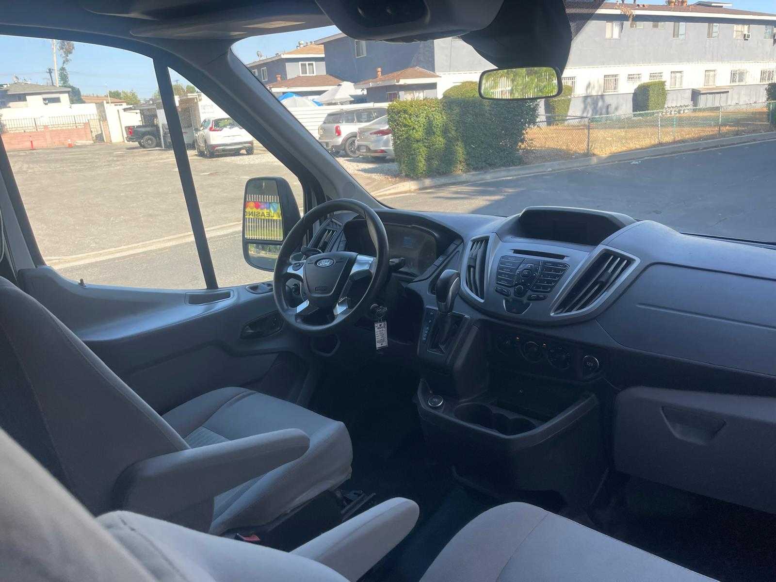 Ford Transit 350 Wagon Image 5