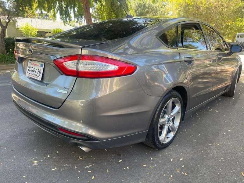 Ford Fusion Image 4