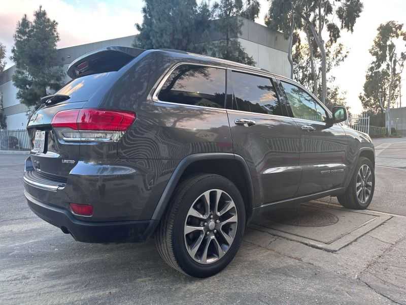 Jeep GRAND CHEROKEE Image 5