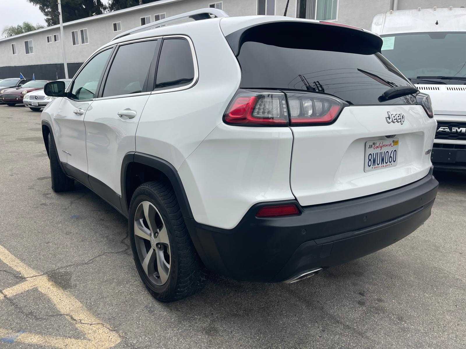 Jeep Cherokee Image 8