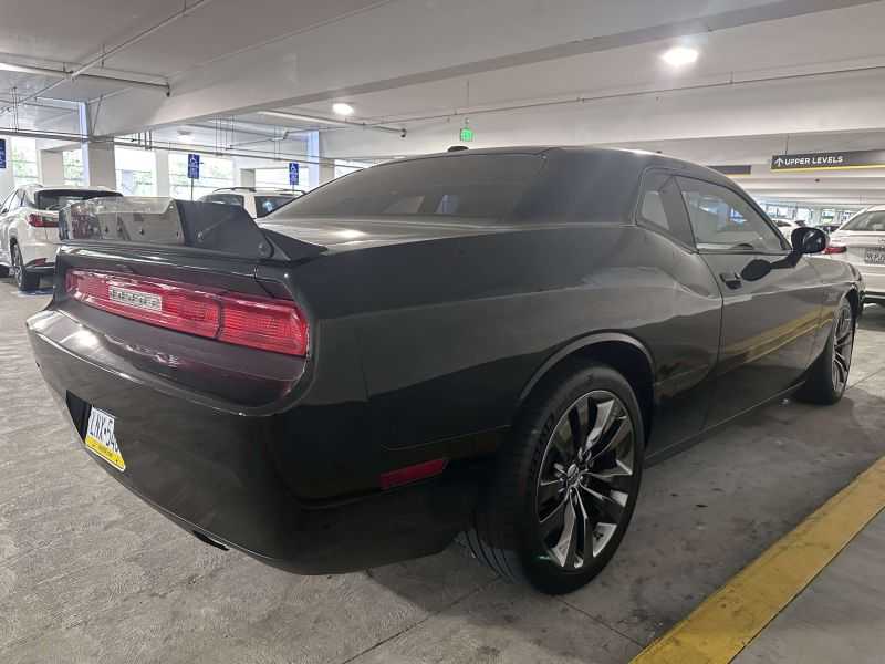 Dodge Challenger Image 4