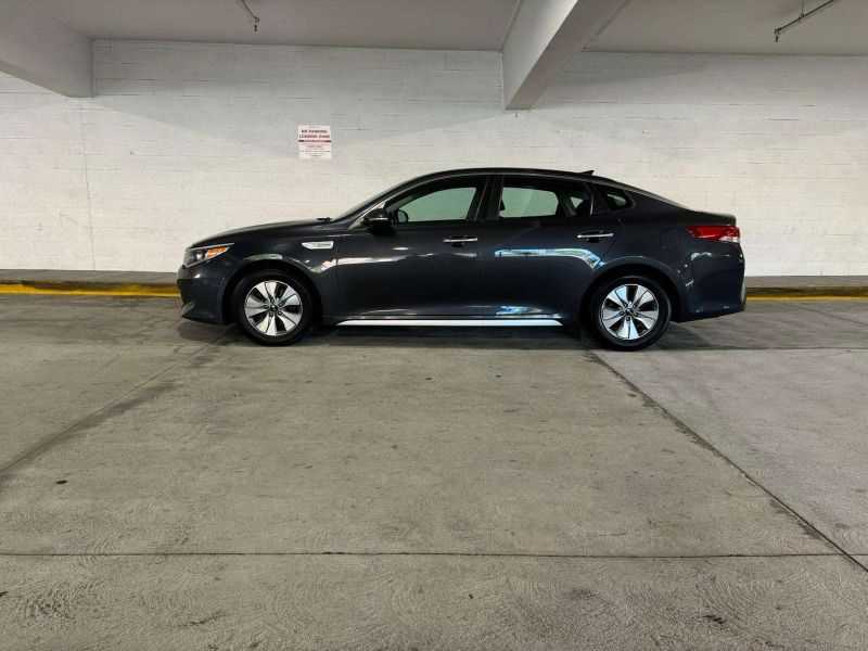 Kia Optima Hybrid Image 2