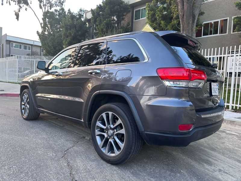 Jeep GRAND CHEROKEE Image 3